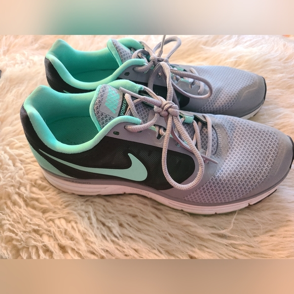 NIKE Womens Zoom Mint Green Gray Running Walking Shoe Size 9 - Picture 1 of 7